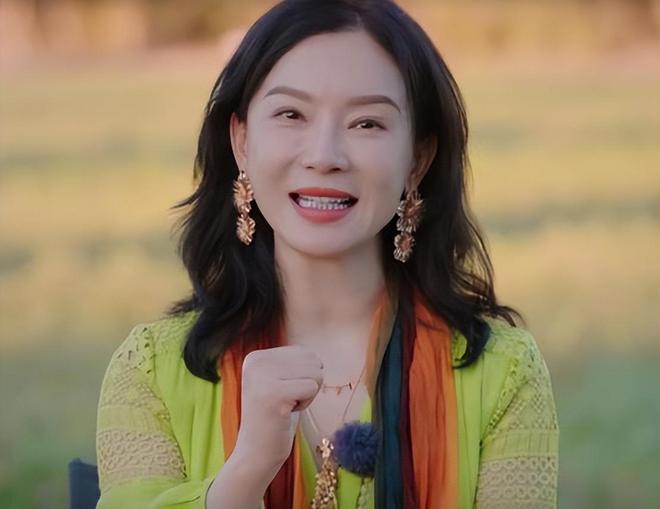”的李沁惊艳整个人面相变了惊鸿一瞥PG麻将胡了一档综艺被“一脸斑点(图14)