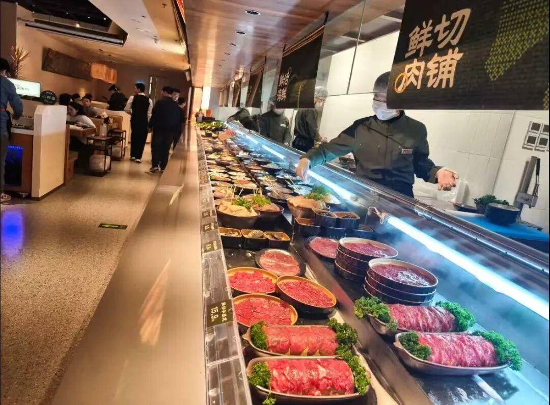 ；海底捞旗下品牌苗师兄鲜货排档火锅全国首店开业麻将胡了2试玩模拟器55元鳗鱼饭团上线广深列车(图1)